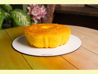 Bolo de milho c/ parmesão e goiabada s/ cobertura