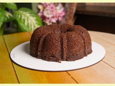 Bolo de chocolate c/ furo sem cobertura