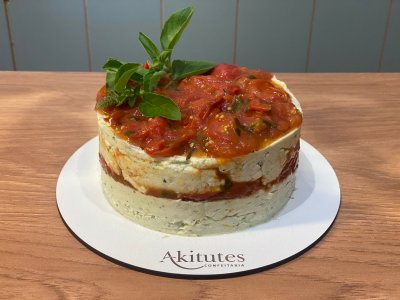 Terrine caprese com tomate confitado