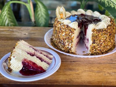 Pistache com geleia de frutas vermelhas